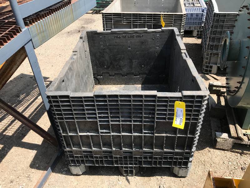 lot 198 image: Plastic Storage Pallet