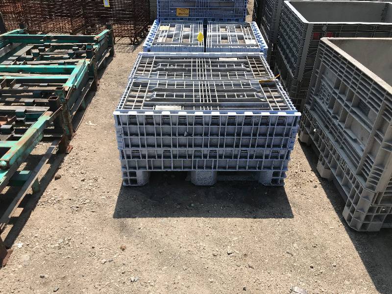 lot 176 image: Plastic Storage Pallet
