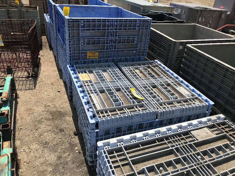 lot 182 image: Plastic Storage Pallet
