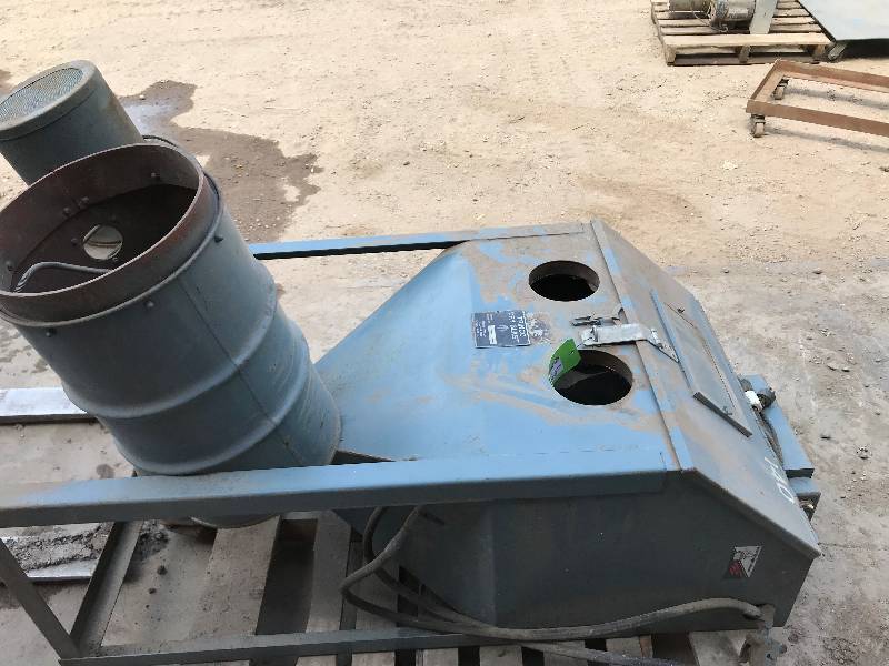 lot 302 image: Sandblasting Cabinet