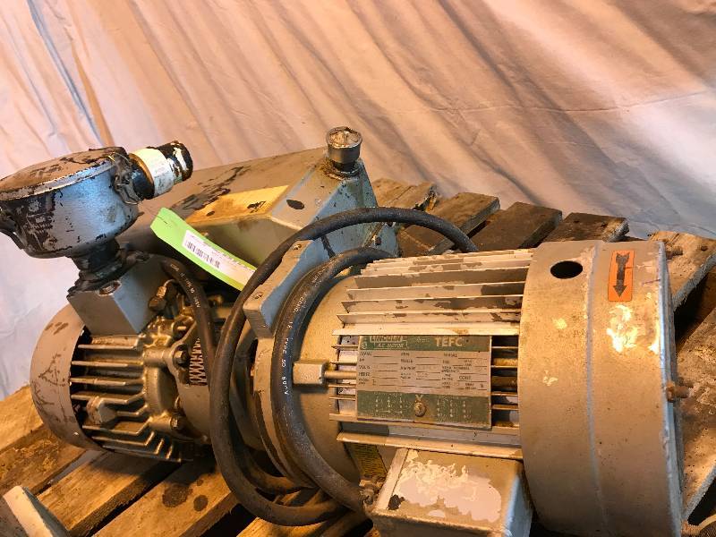lot 239 image: Busch Refrigerant Vacuum Pump