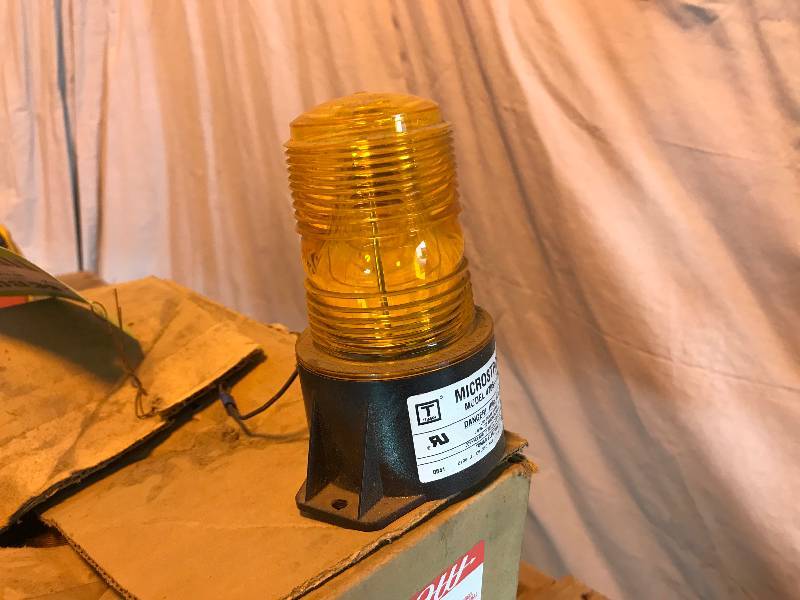lot 279 image: Amber Strobe Light