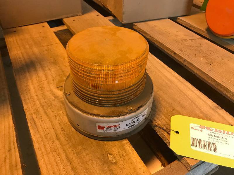 lot 280 image: Amber Strobe Light