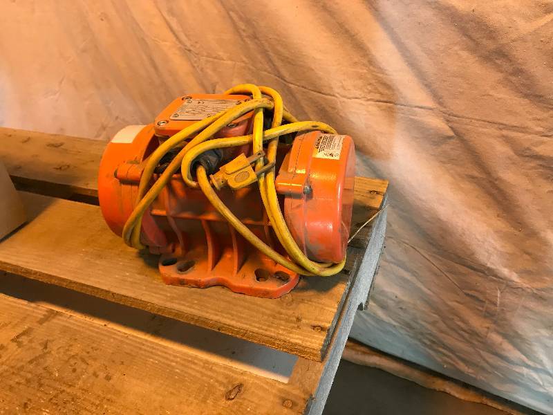 lot 277 image: Dayton Vibrator Motor