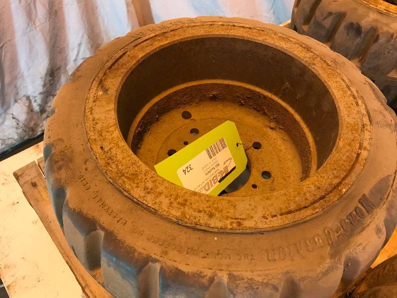 lot 324 image: Forklift tires