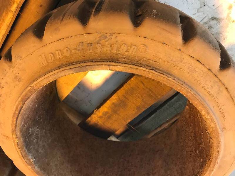 lot 325 image: Forklift tires