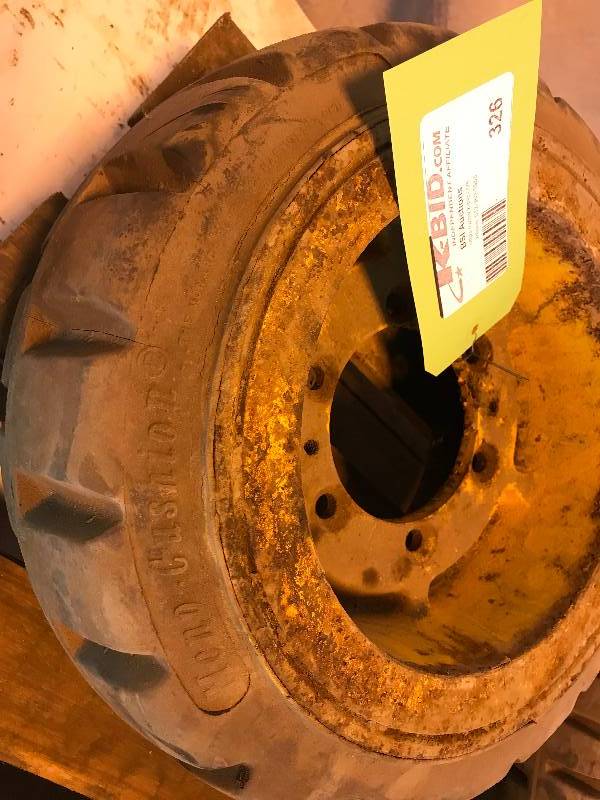lot 326 image: Forklift tires