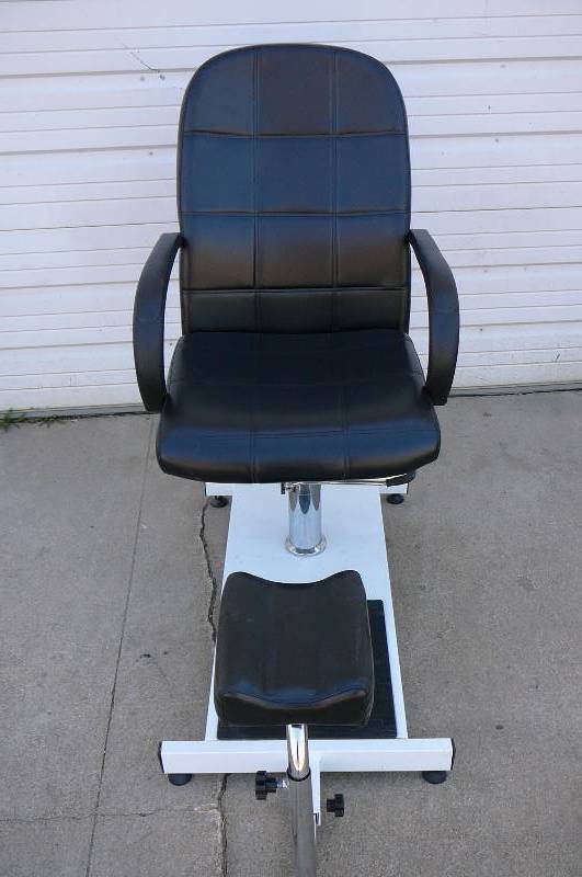 lot 5 image: Pedicure Chair