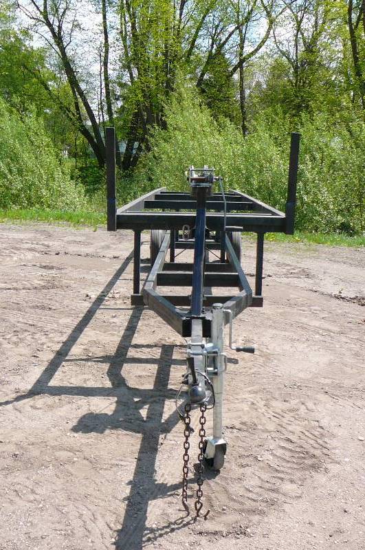 lot 19 image: Pontoon Trailer