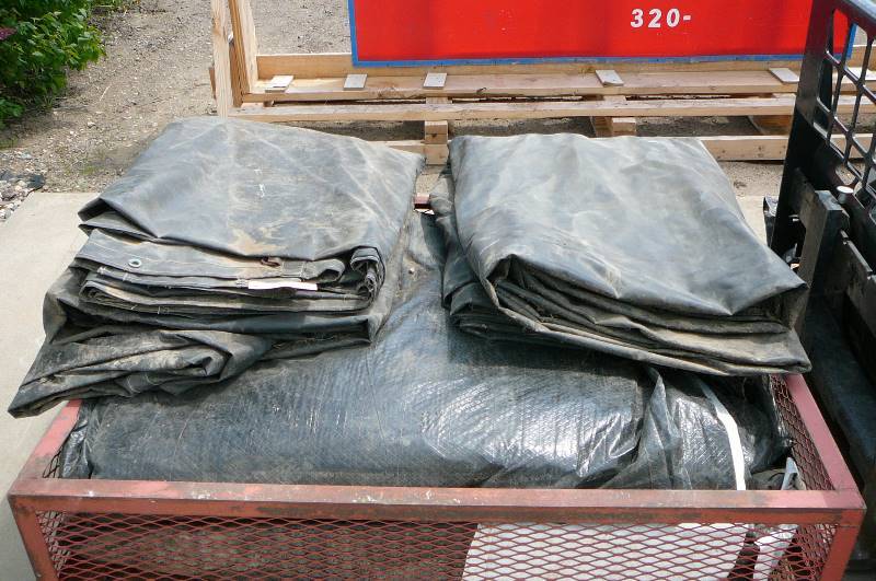 lot 22 image: Tarps