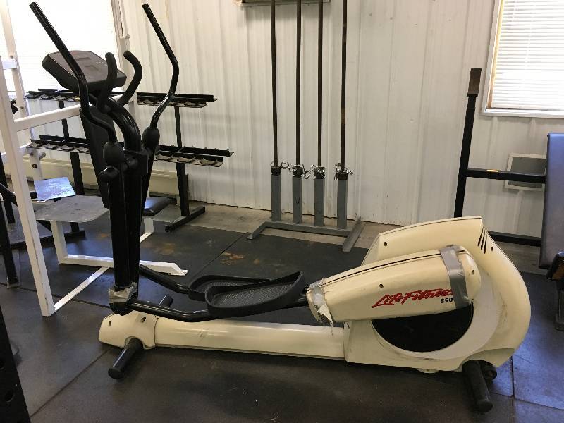 LIFE FITNESS ELLIPTICAL MACHINE