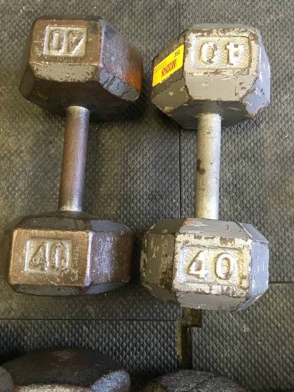 PAIR (2) 40LB DUMBBELL WEIGHTS