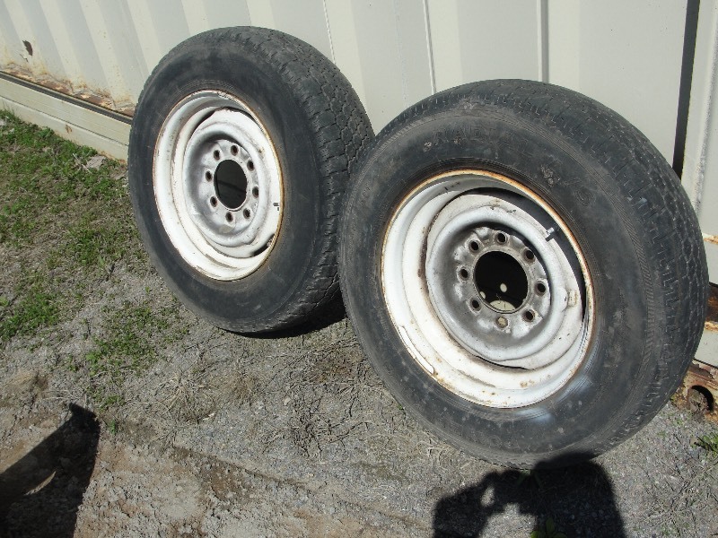 lot 6 image: 2 - 8 BOLT WHEELS N TIRES