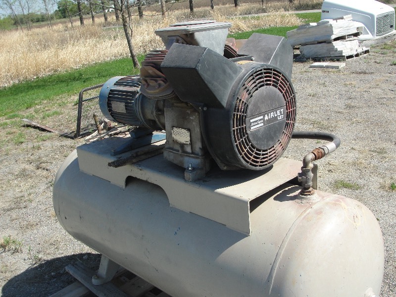 lot 7 image: ATLAS COPCO COMPRESSOR