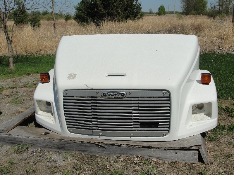 lot 9 image: FL80 FREIGHTLINER  HOOD