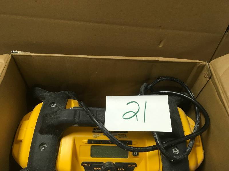 DEWALT 20-Volt MAX or FLEXVOLT 60-Volt MAX Lithium-Ion Battery Charger and Bluetooth Radio in working conditions