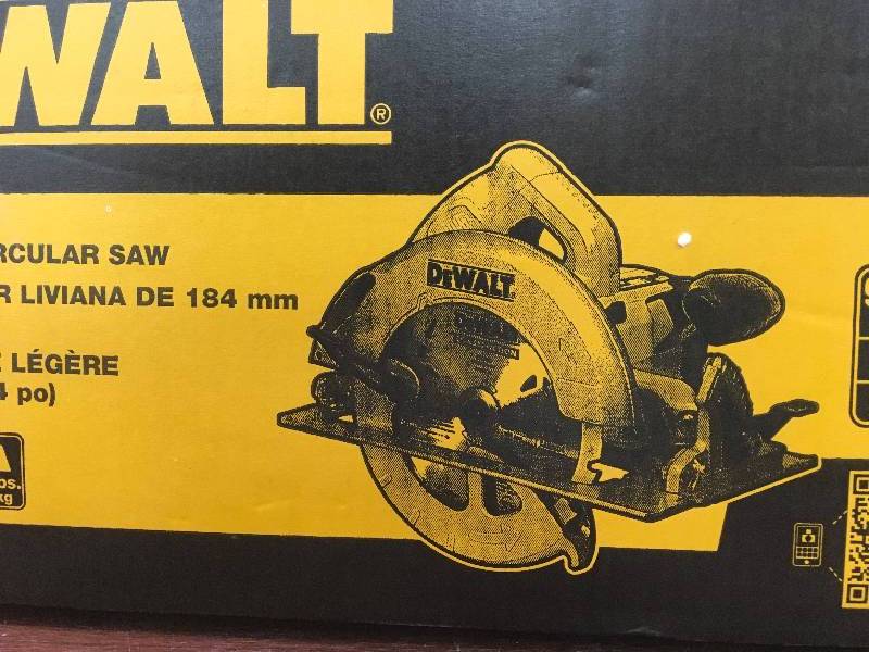 Dewalt 7 1-4 circular saw in good condition