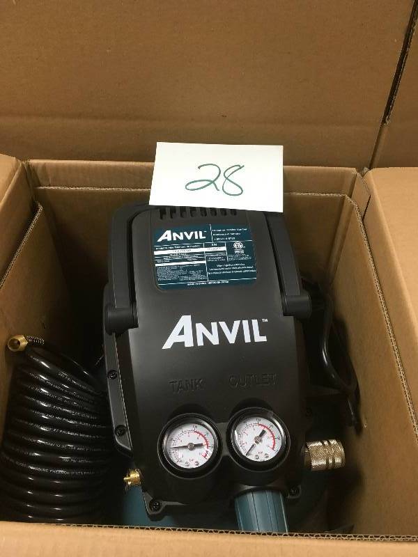 Anvil 2 gal paancake air compressor and accesory kit in good condition