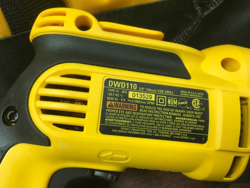 DEWALT 38 in. Pistol Grip Drill Kit in good condition