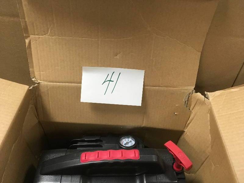 Husky 8 in 1  portable jumpstart with hand generator