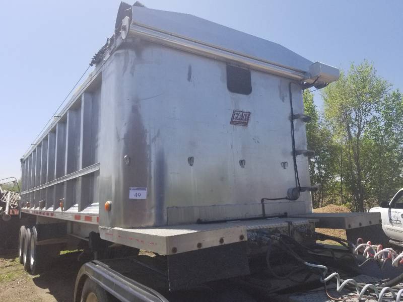 1991 East 32 Foot End Dump Semi Trailer With Third Air Tag Axle
