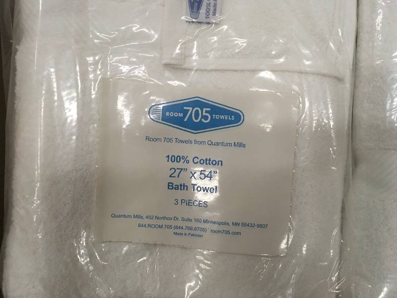 lot 47 image: Lot of 24 Brand New Bath Towels 27 x 54