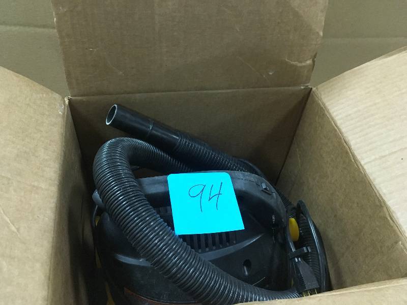 lot 94 image: Stinger 2.5 Gal. 1.75-Peak HP Compact Wet Dry Vac in working conditions