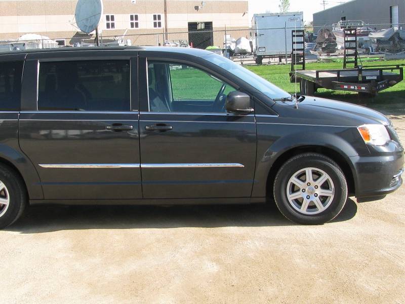 2011 Chrysler Town & Country Van