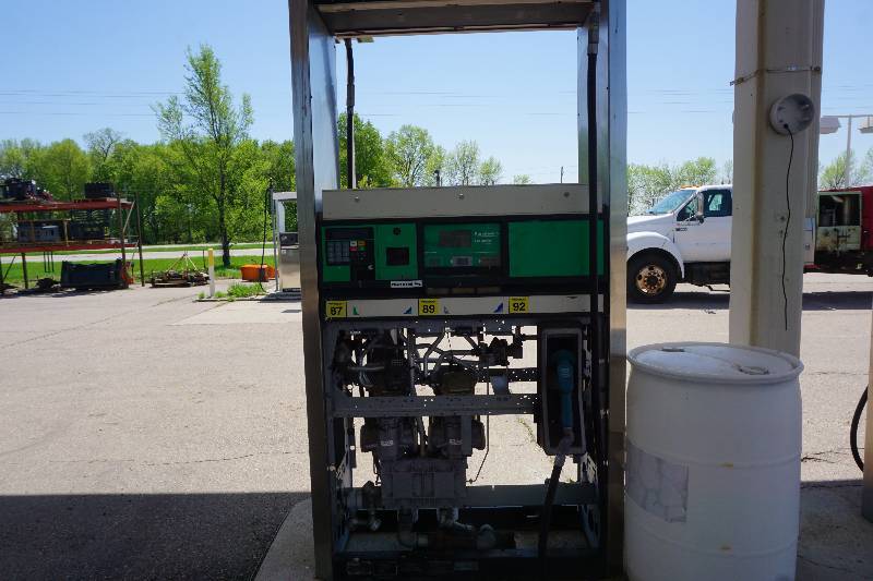 lot 2 image: Dresser Wayne Model V590D4 Fuel Dispenser Pump With Hoses