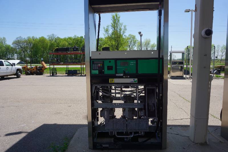 lot 4 image: Dresser Wayne Model V390D4 Fuel Dispenser Pump With Hoses