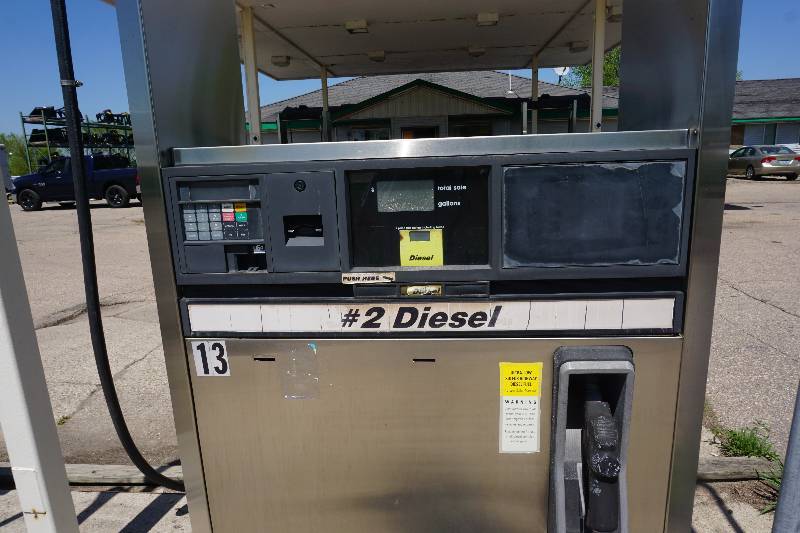 Dresser Wayne Model V390D4 Fuel Dispenser Pump With Hoses SW Metro