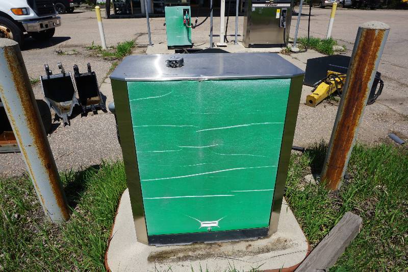 lot 7 image: Dresser Wayne Model V28731 Fuel Dispenser Pump With Hoses
