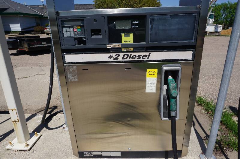 lot 8 image: Dresser Wayne Model V390D4 Fuel Dispenser Pump With Hoses