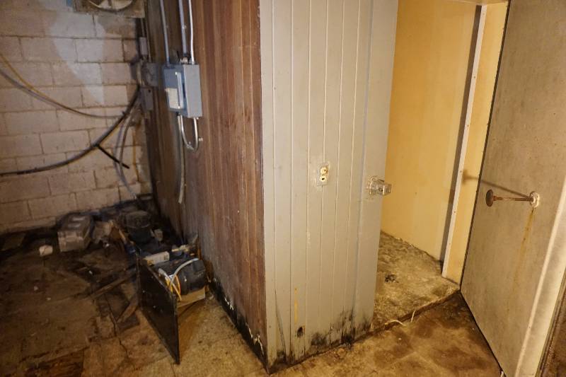 lot 33 image: Nor Lake Brand Meat Cooler System