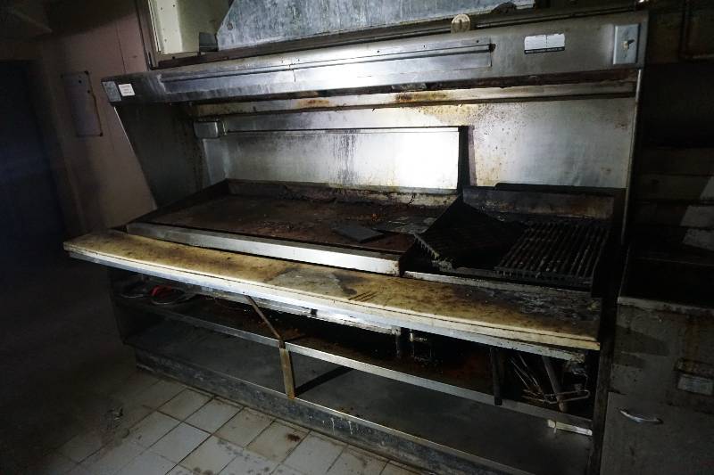 lot 15 image: Star Manufacturing Model 6124 Commercial Gas GrillGriddle