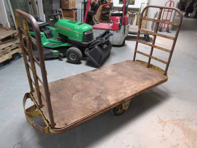 lot 101 image: 4 WHEEL HEAVY DUTY STEEL CART