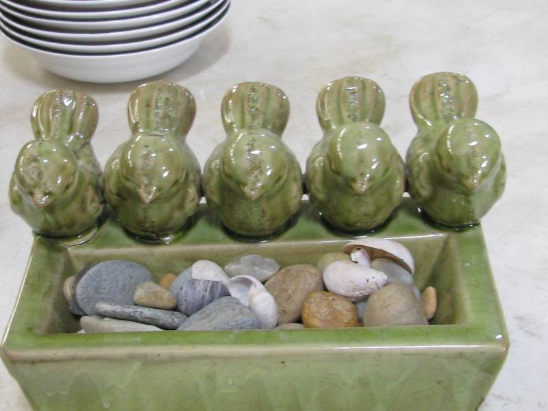 lot 8 image: Birds Drinking Water Pottery