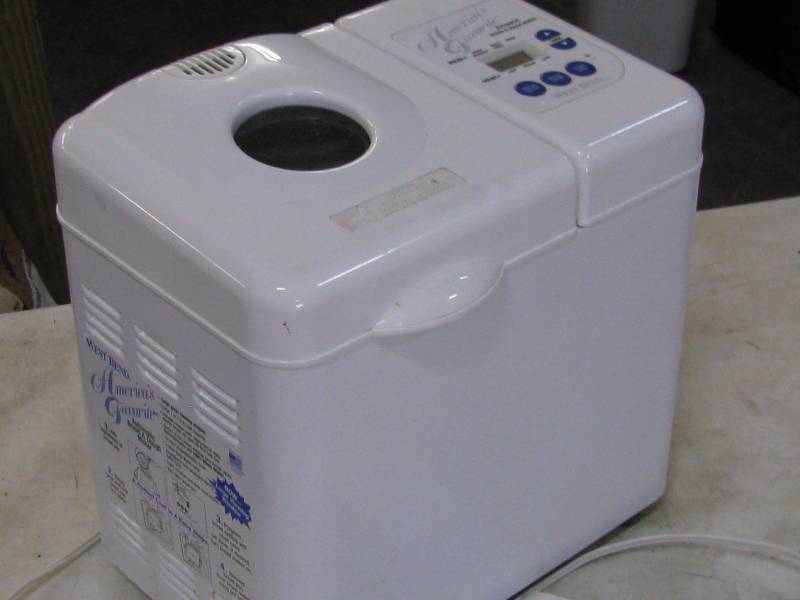 lot 11 image: West Bend Bread Maker