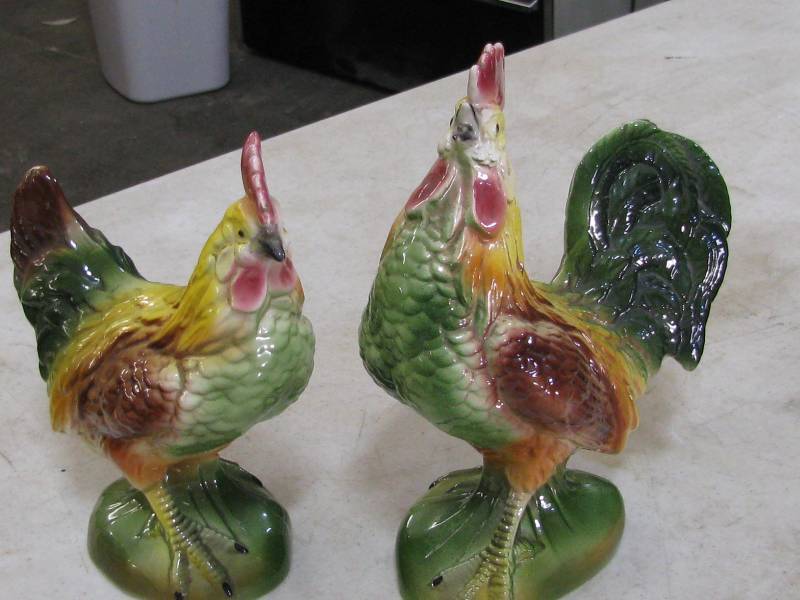 lot 17 image: Chicken Figurines