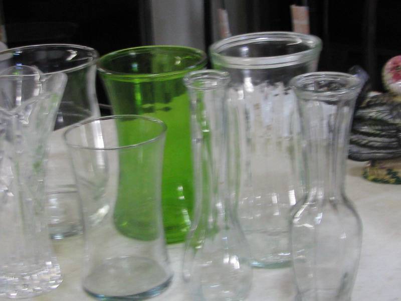 lot 19 image: Glass Vases