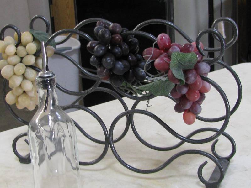 lot 20 image: Wine Rack