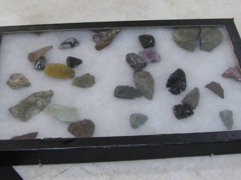 lot 27 image: Arrow Heads and Stones