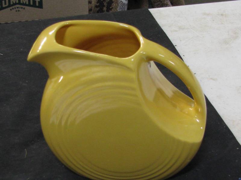 lot 28 image: Fiesta Pitcher