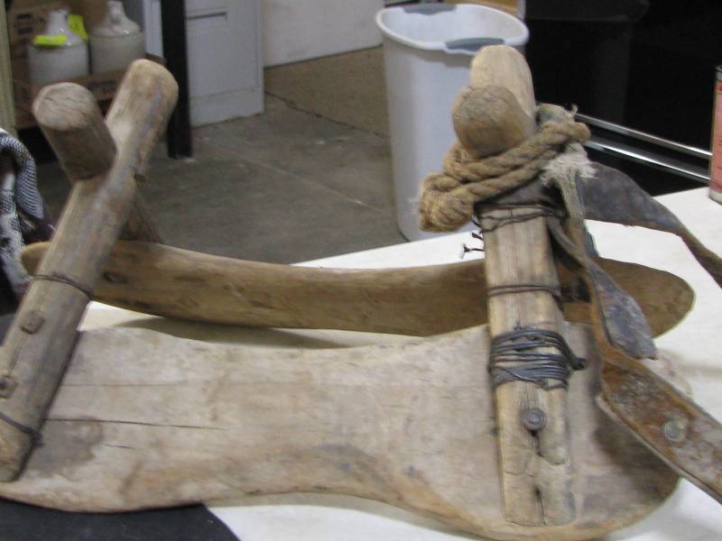 lot 33 image: Old Wood Pack Saddle