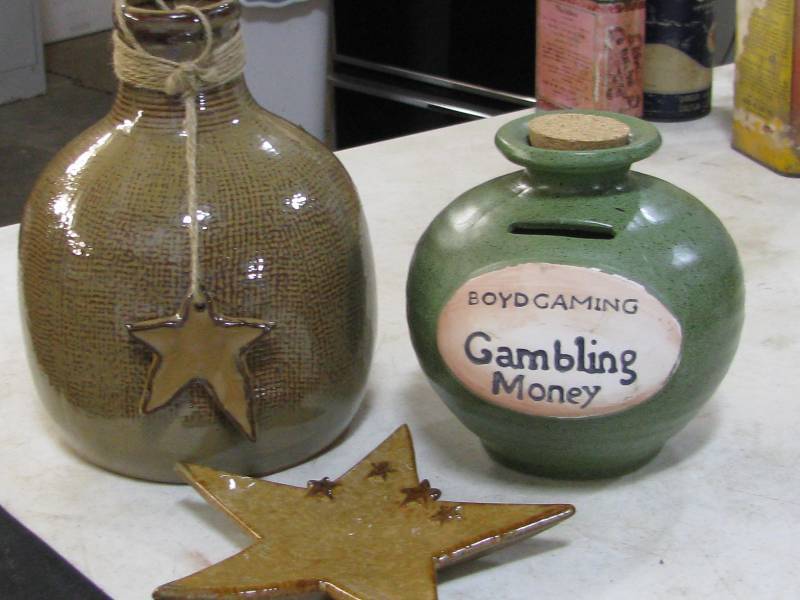 lot 34 image: Pottery