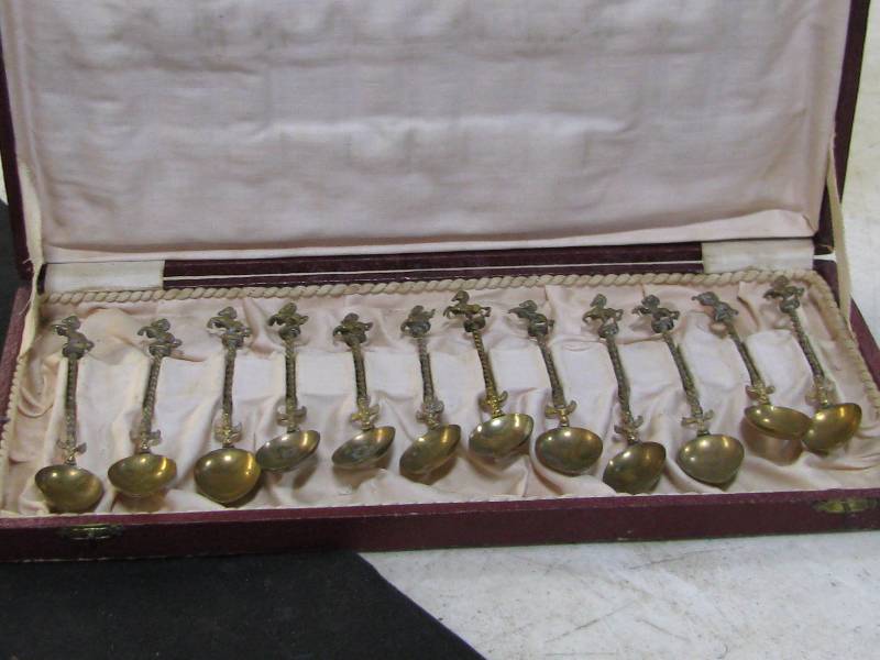 lot 40 image: Vintage Spoon Set Horses