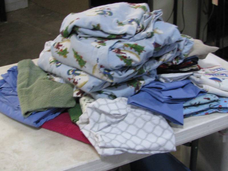 lot 45 image: Bedding