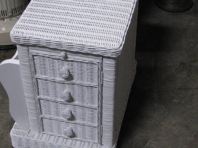 lot 49 image: White Wicker Magazine Stant