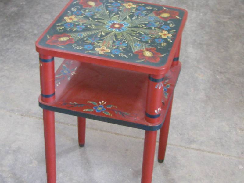 lot 54 image: Norwegian Rosemaled End Table
