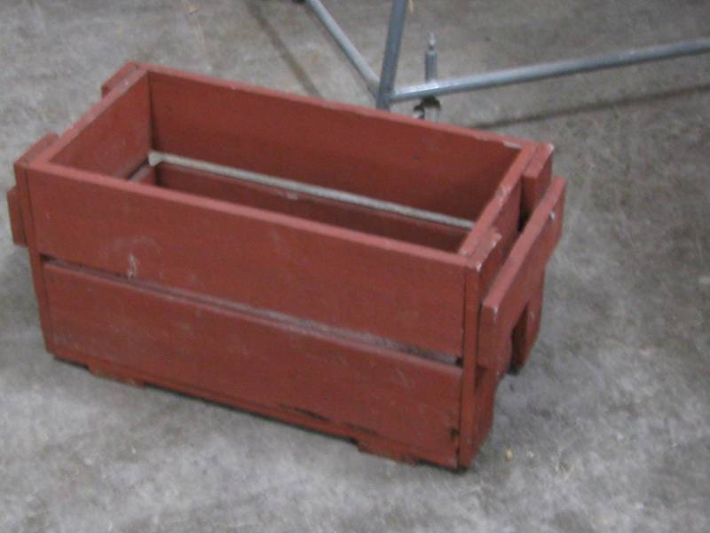 lot 57 image: Wood Crate